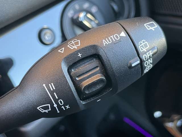 ご来場が難しいお客様でもご安心下さい、店頭在庫でしたらテレビ電話などを使いお車の詳細をご説明させて頂く事も可能でございます。当店スタッフが真心込めてご対応させて頂きます。