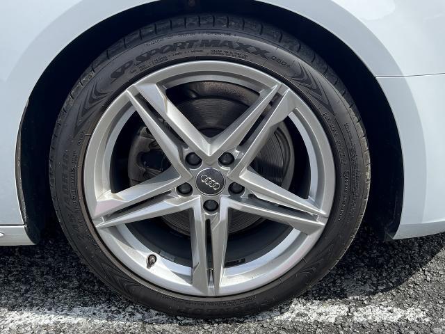 純正18インチアルミホイール『スタイリッシュなデザインでAudiならではの卓越した走りを支えるホイールと足回りです！』