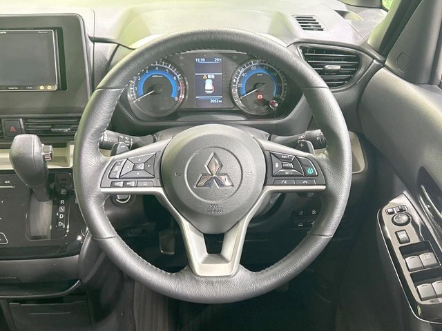 【純正革巻きステアリング】上質な革を使用することで、手にしっかり馴染みとても運転しやすいハンドルです♪