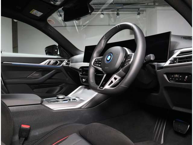 BMW認定中古車は360°チェックリストに従い徹底的にチェック。エンジンやトランスミッション、電気系統やコンピュータ・システムなどを詳細に点検。交換基準に達した部品は整備した後にご納車いたします。