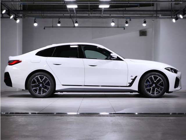 プレミアムセレクション2年保証のお車は2年延長保証にご加入頂けます。プレミアムセレクション2年保証からさら最大2年間、合計4年間の保証をお受け頂けます。対象箇所の不具合は無償修理をご提供致します。