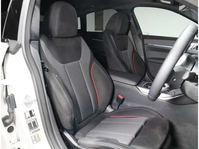 Abe BMWでは全国納車に対応しております。担当スタッフがご自宅までご納車にお伺いをさせて頂いております。輸送会社任せでなく当社スタッフがお届けいたしますので、安心してお買い求めいただけます。（別途有償）