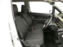 【運転席シート】へたりがちな運転席も大きなへたりがなく、綺麗な状態です。