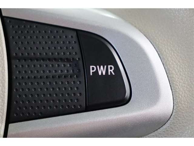 ダイナミックで力強い加速感が得られるPOWERモードへの切替えができます。山道などの急な上りなどで活躍してくれますし、高速での合流などで、もう少しパワーが欲しい時などにも便利ですよ。