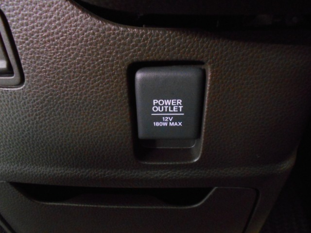 【POWEROUTLET】12V電源ソケットを設置しております。周辺機器の充電にご利用頂けます☆