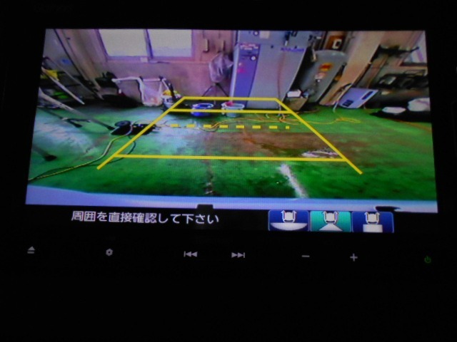 バックカメラの画像です。ガイドラインがスムースな車庫入れをサポートいたします！車庫入れの安心感がアップしますね☆