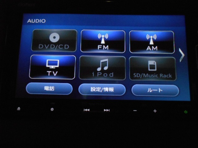 フルセグテレビ搭載。DVD・CD再生・SDカードにも対応しています。