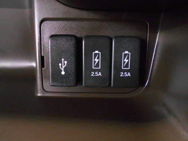 便利な充電用USBジャックも付いています☆