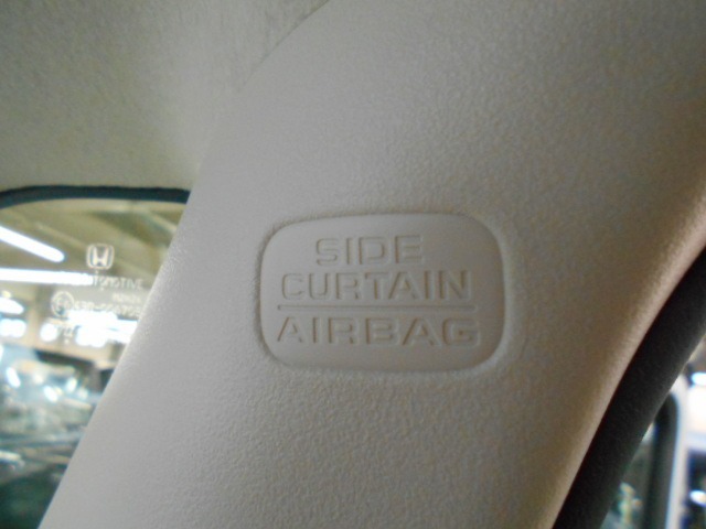 車両側面からの安全性も高めてくれる、安心装備のサイドカーテンエアバックシステムです◎