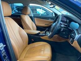 BMWならではの高級感溢れる内装は一見の価値あり♪