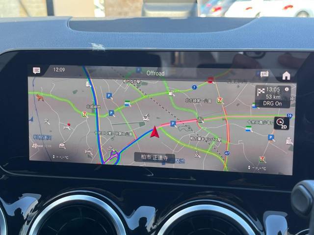 ●ベンツ純正ナビ:一体感のあるナビは、高級感ある車内を演出してくれます。オーディオ機能も充実しておりますので、運転もより楽しめます♪
