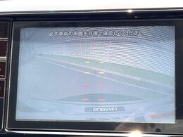 【バックカメラ】駐車時に後方がリアルタイム映像で確認できます。大型商業施設や立体駐車場での駐車時や、夜間のバック時に大活躍！運転スキルに関わらず、今や必須となった装備のひとつです！