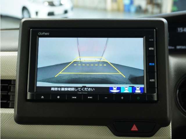 ◆バックカメラ◆リバースにするだけで映ります、後方の安全確認や、狭い駐車場での車庫入れ、雨の日や夜間など視界の悪い時に便利です！安全にバックする為には欠かせない装備です。