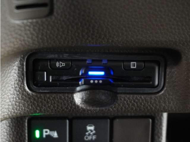 今や必需品の◆ETC車載器　装備車◆　有料道路を利用する際にスムースに通過でき、わずらわしい料金支払いから開放されます！