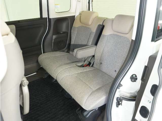 家族やご友人とBBQに行くとき、楽しさは道中の車内から始まっています！このベンチシートに座って、みんなで和気あいあい盛り上がりましょう！