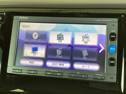 ナビゲーションはギャザズメモリーナビ（VXM-174VFXi）を装着しております。AM、FM、CD、DVD再生、Bluetooth、フルセグTVがご使用いただけます。初めて訪れた場所でも安心ですね！