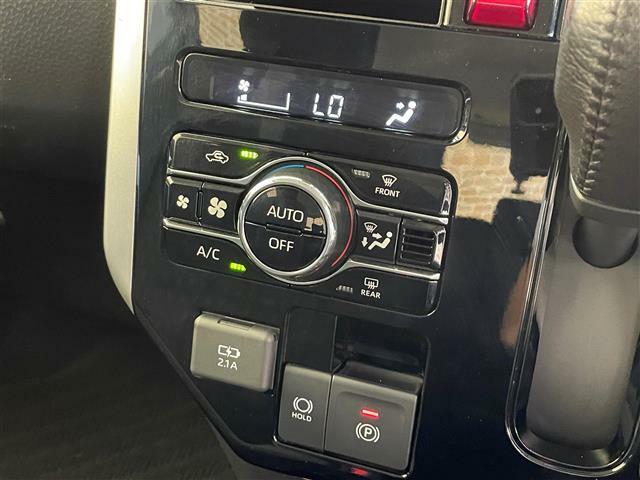 【オートエアコン】車内温度を感知して自動で温度調整をしてくれるのでいつでも快適な車内空間を創り上げます！