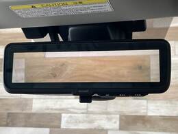 【デジタルインナーミラー】を搭載しております。ミラーにより後方確認ができますので、駐車の際などに役立ちます。