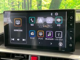 【ディスプレイオーディオ】お手持ちのスマートフォンとの連携で、ナビや音楽再生など各種アプリを使用可能。スマホに近い感覚でお使いいただけます♪