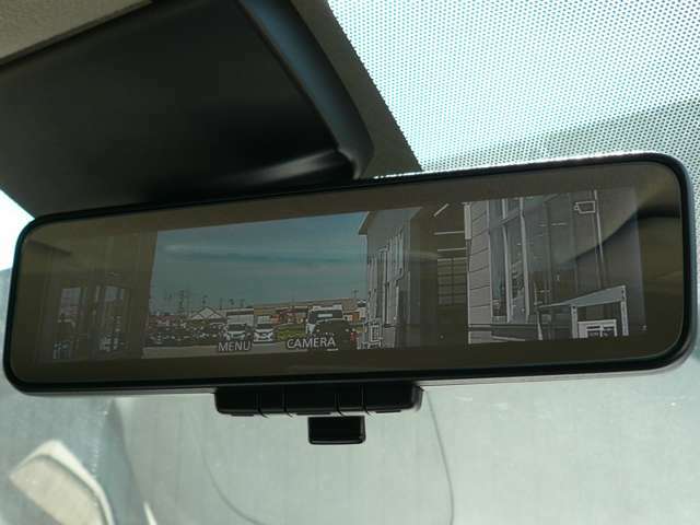 バックミラーは日産おススメのインテリジェントルームミラー搭載　車両後方のカメラ映像をミラー面に映し出されます　見やすい！