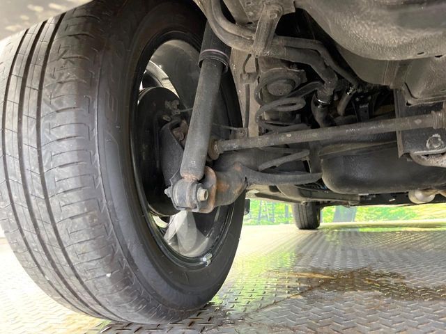 お車を安心してお乗りいただく為には、足回りの定期点検が欠かせません。サービスサポート（有償保証）では無料点検もご提供しており、安心のカーライフをお過ごしいただけるサポート体制が整っています。