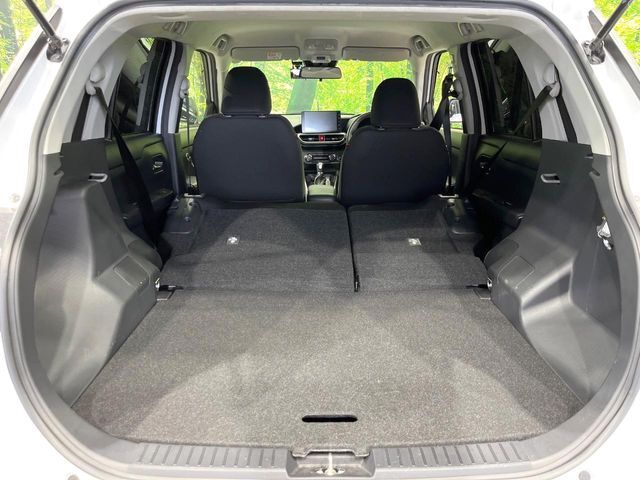 普段のお買い物や通勤、送迎等に十分な荷室スペースを確保しております。セカンドシートを倒すと、大きな荷物の積載も可能です♪