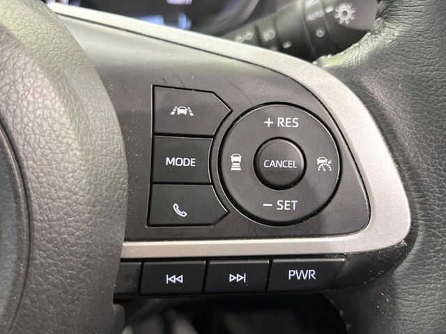 【レーダークルーズコントロール】高速道路での長距離走行が楽に！！自動で速度を保つクルーズコントロールが、衝突軽減システムと連携し、前方の車両を感知して車間を保つように速度調節してくれます！！