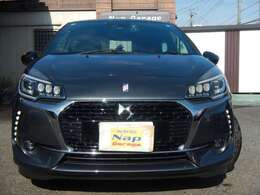 3ドアコンパクトハッチバックモデル　DS3パフォーマンスライン（特別限定）入庫致しました。独創的なスタイリングで洒落た感じです。