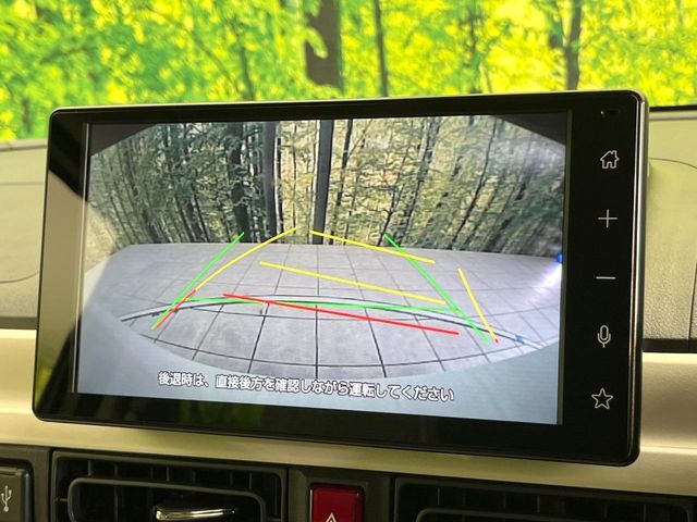 【バックカメラ】駐車時に後方がリアルタイム映像で確認できます。大型商業施設や立体駐車場での駐車時や、夜間のバック時に大活躍！運転スキルに関わらず、今や必須となった装備のひとつです！