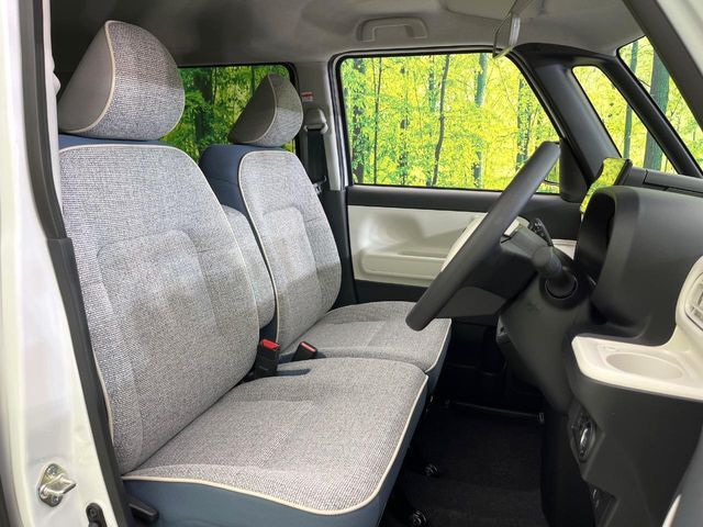運転席シート廻りは使用感も少なく、良好な状態となっています。丁寧に使われていたことがよくわかりますね。