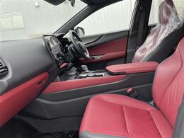 【助手席】きれいな助手席なので家族や友だちに乗ってもらっても安心です！新品のフロアマットのご注文も可能です。掲載箇所以外にご希望の写真がございましたらお気軽にお問い合わせ下さい。