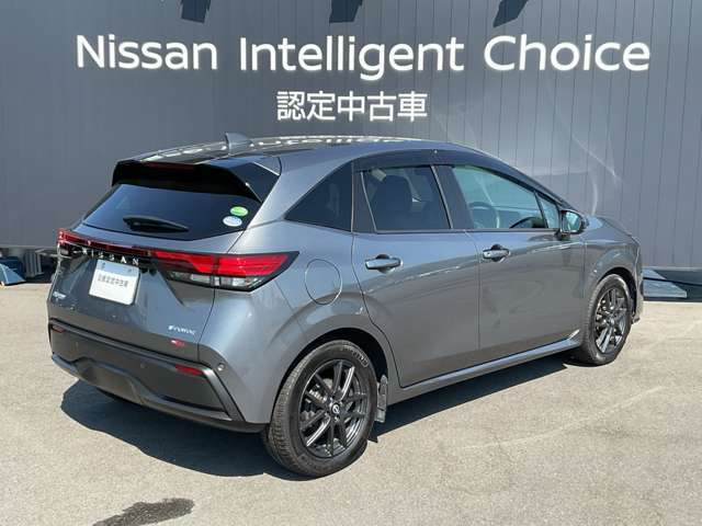 納車前に入念な点検整備をさせていただきます。もちろん全車走行距離無制限のワイド保証付きですので安心してお乗りいただけます。