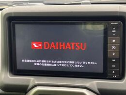 【純正ナビ】人気の純正ナビを装備しております。ナビの使いやすさはもちろん、オーディオ機能も充実！キャンプや旅行はもちろん、通勤や買い物など普段のドライブも楽しくなるはず♪