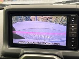 【バックカメラ】駐車時に後方がリアルタイム映像で確認できます。大型商業施設や立体駐車場での駐車時や、夜間のバック時に大活躍！運転スキルに関わらず、今や必須となった装備のひとつです！
