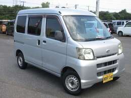 運転席側です。運転席ドア端に軽い折れ傷があります。所々に傷があり、タッチペン補修されています。気になる箇所などございましたらお気軽にお問い合わせ下さい！