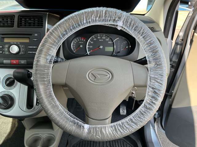 ハンドルも操作性良好です！車内もクリーニングしてのお引渡しになります。
