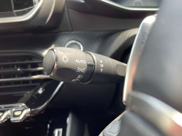 【運転席操作部】『運転席周辺の装備』の画像になります。快適なドライブを楽しむための機能が装備されています！運転席から触れるので使いやすいです！