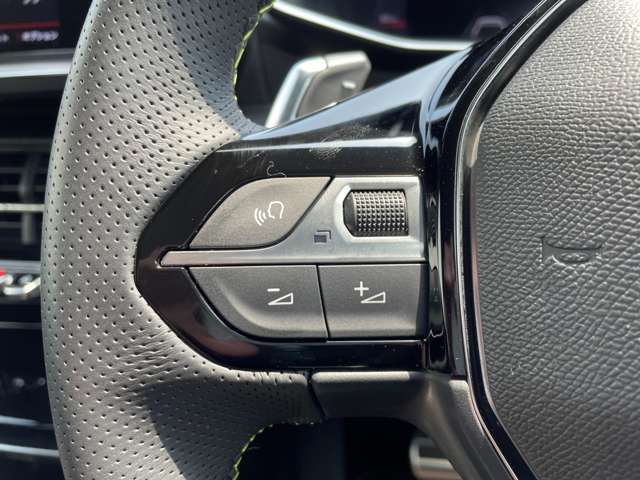 【運転席操作部】『運転席周辺の装備』の画像になります。快適なドライブを楽しむための機能が装備されています！運転席から触れるので使いやすいです！