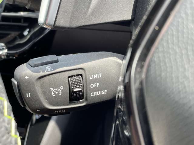 【運転席操作部】『運転席周辺の装備』の画像になります。快適なドライブを楽しむための機能が装備されています！運転席から触れるので使いやすいです！
