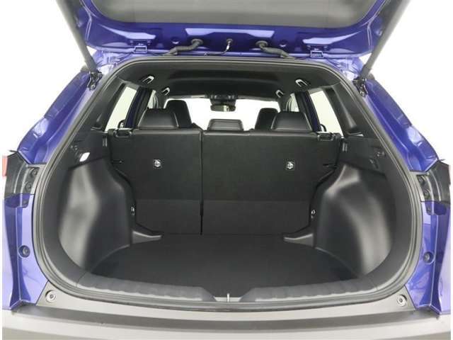 ボディサイズをフルに活用した広い荷室。積みやすい荷室形状を徹底追及、理想的なパッケージングを完成させました。