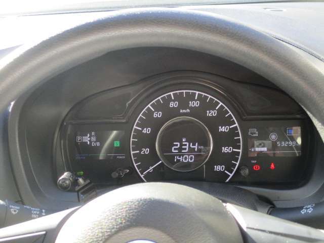 明るく見やすいファインビジョンメーターパネル。