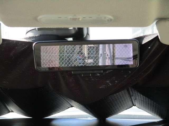 後方視界をクリアに写すインテリジェントルームミラー