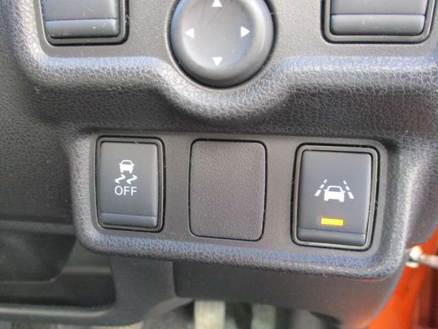 安全装備の横滑り防止装置＆車線逸脱警報。