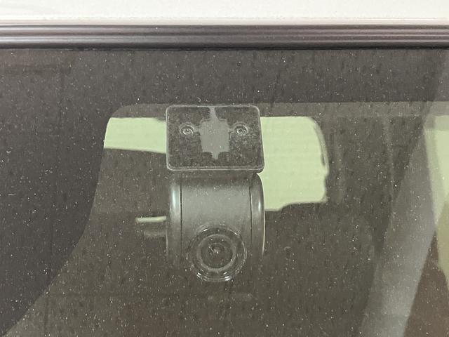 ナビ連動型前後ドラレコを装備！エンジンをかければすぐに起動して、録画を開始します。録画した映像はナビの画面で確認も出来ます♪