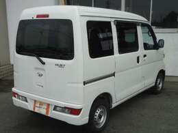 右リヤナナメからのアングルになります。