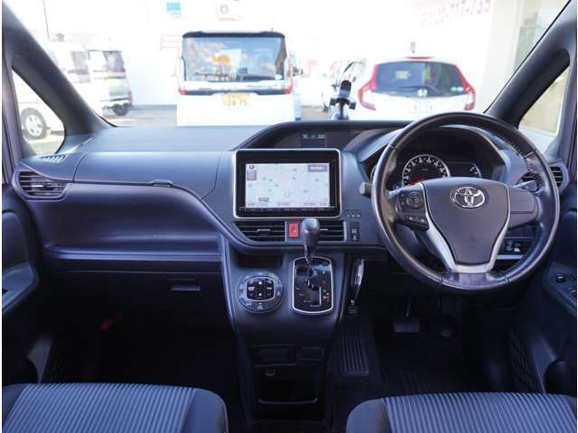 インパネ廻りの画像となります。車両評価証にてダッシュボードのり跡など、前ユーザー様がナビまたレーダーなど取り付けされていた車両もございます。評価証にてご確認頂くか現車確認をお勧めさせて頂きます。