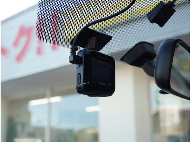 ドライブレコーダーもついています！もし事故を起こしてしまったら。そんな時に心強い味方になるのが、運転の記録を画像と音で記録するドライブレコーダーです。