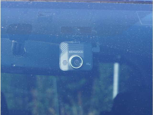 【ドライブレコーダー】安心・安全なカーライフに必須のドライブレコーダーを装備。あおり運転や事故に遭遇した際の状況も映像で記録し、万一のリスクに備えます。