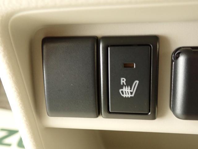 運転席にシートヒーターを装備。座面からダイレクトに伝わる温もりは、寒い日の頼もしい味方です。