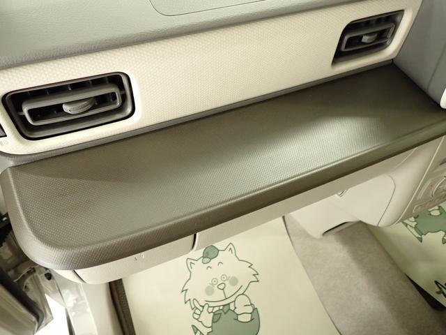 助手席前にテーブルがあります。